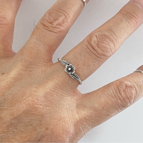 Sterling Silver Minimalist Flower Ring with Leaves, Silver Rings, Leaf Ring - Picture 1 of 13